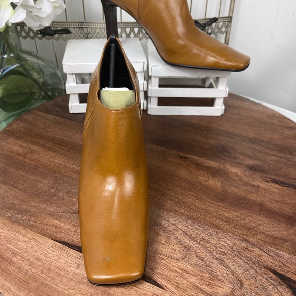 Nine West Tourtimeo Womens Booties size 8.5M Riding Tan Leather. - Picture 2 of 8